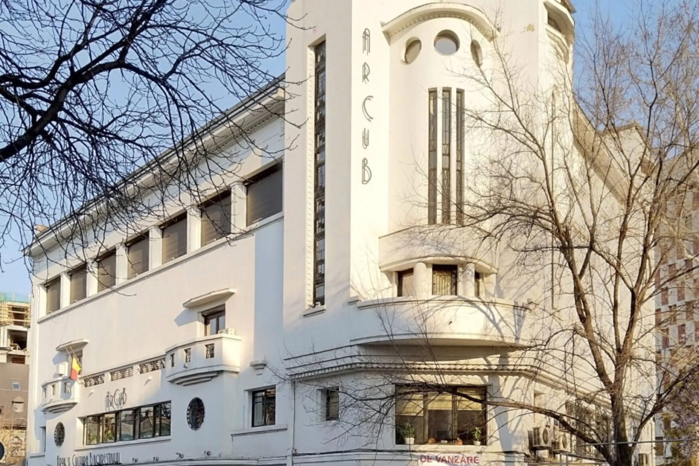 ArCuB cultural centre, Strada Batiștei 14, Bucharest, Art Deco building with vertical glazed corner tower