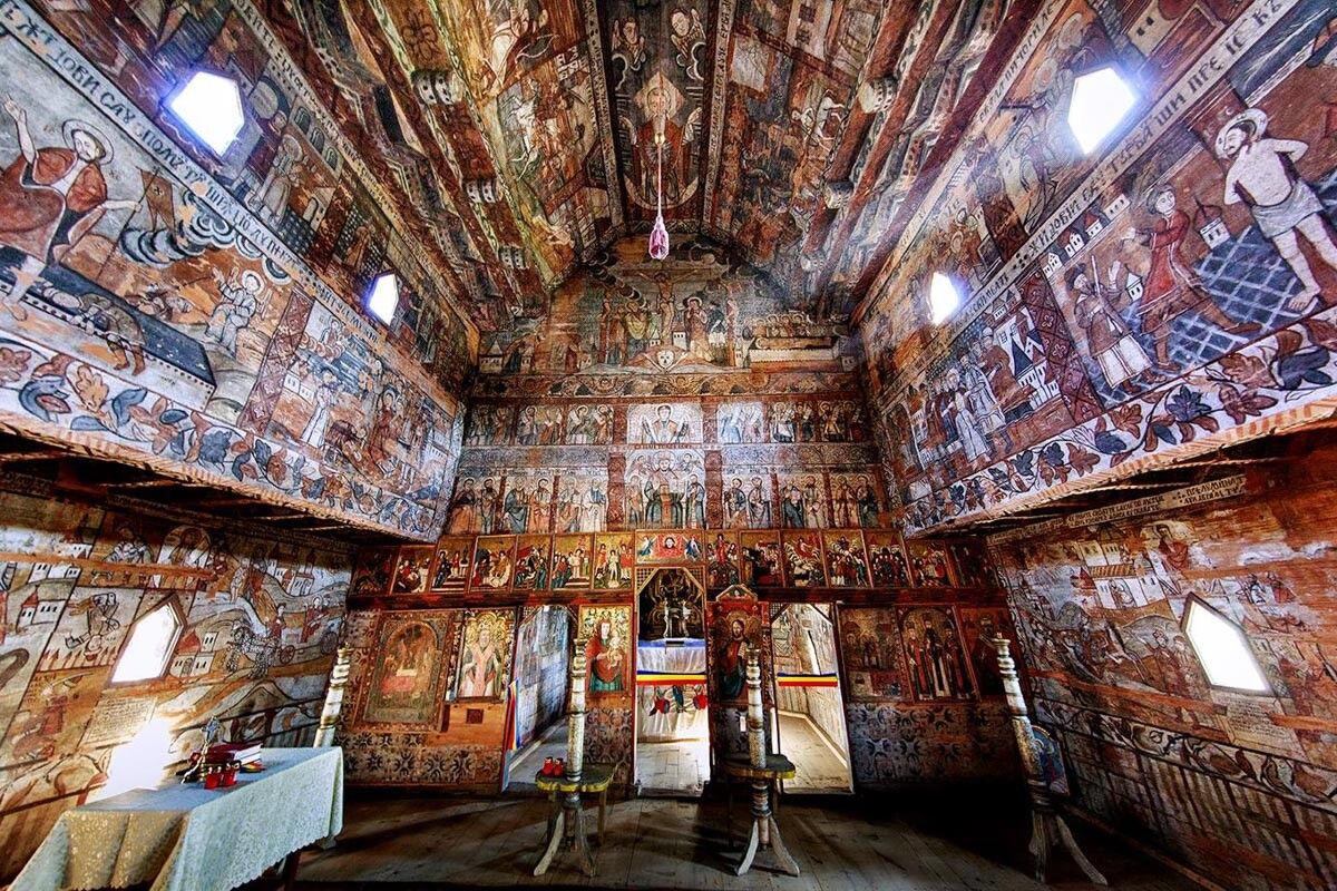 Ieud church interior