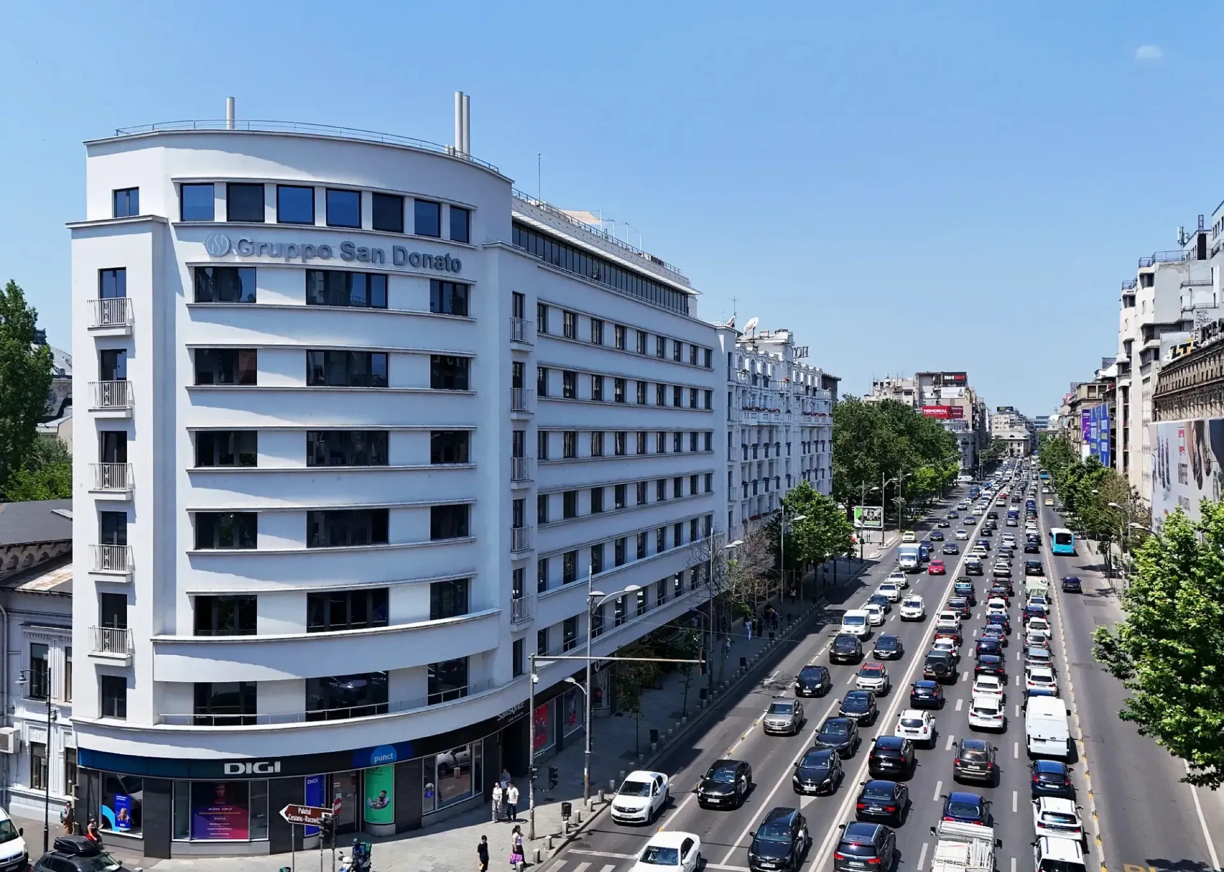 Magheru One (the former Jawol Building) on Bulevardul Magheru, Bucharest, restored 2011-2012, curved white corner volume with ribbon windows