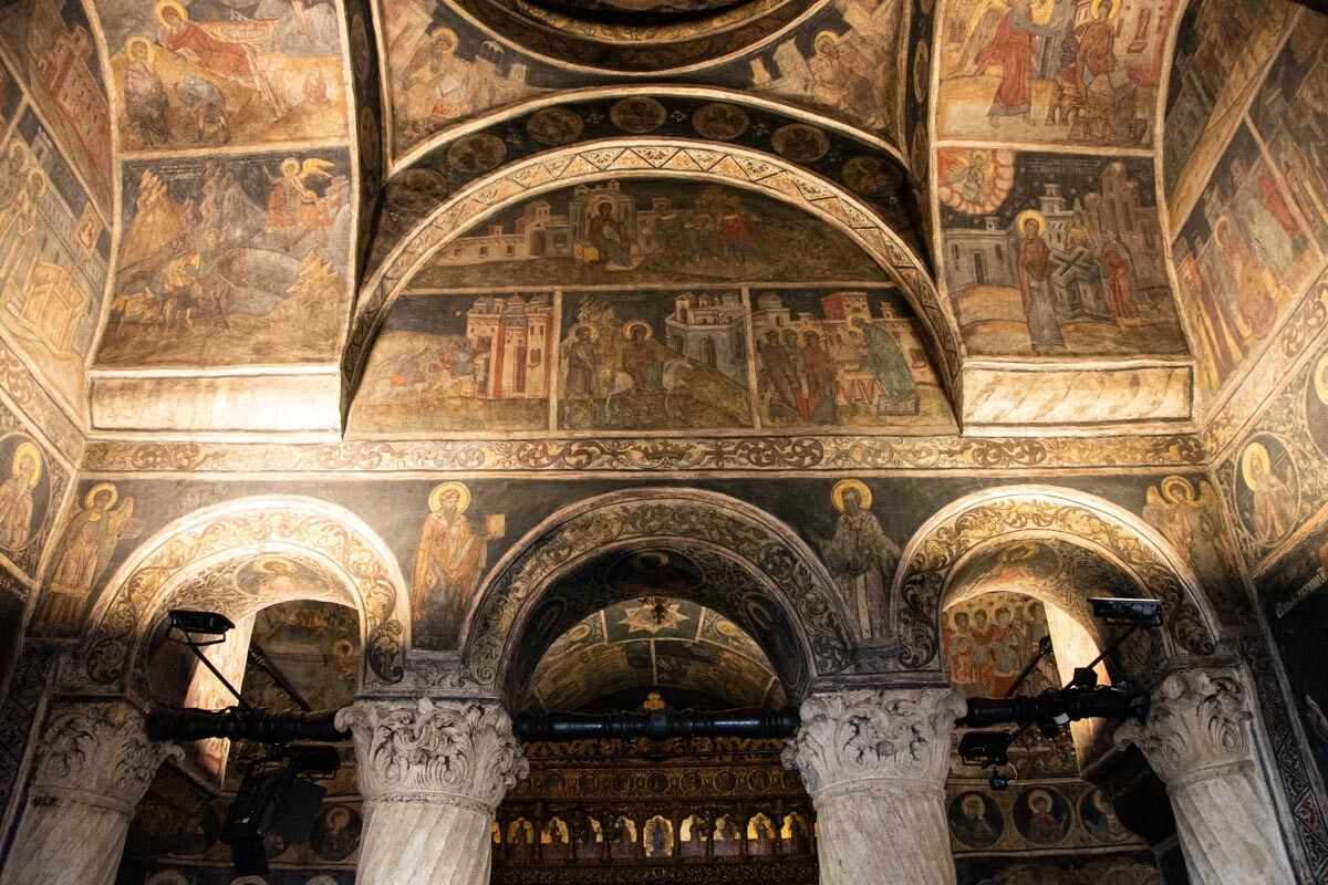 Stavropoleos Church interior